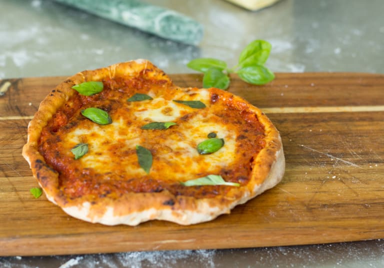 Pizza margherita i airfryer.