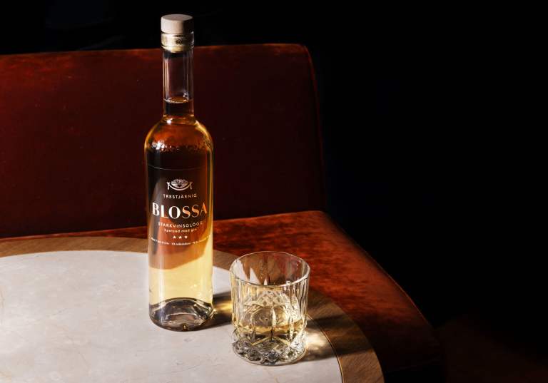 Blossa Trestjärnig Frost Gin, lanseras 2025.