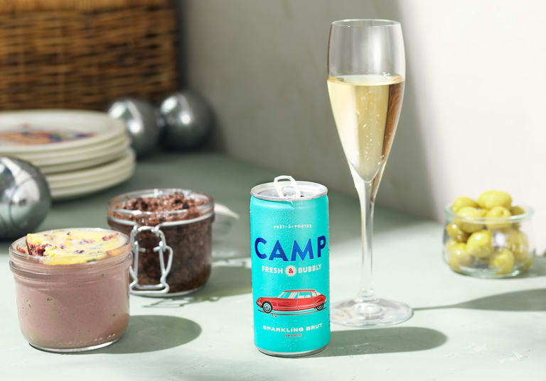 Camp Sparkling Brut med två goda röror.