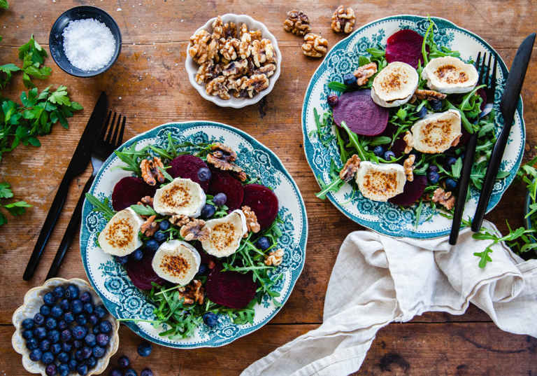 Getostsallad med rödbetor och valnötter