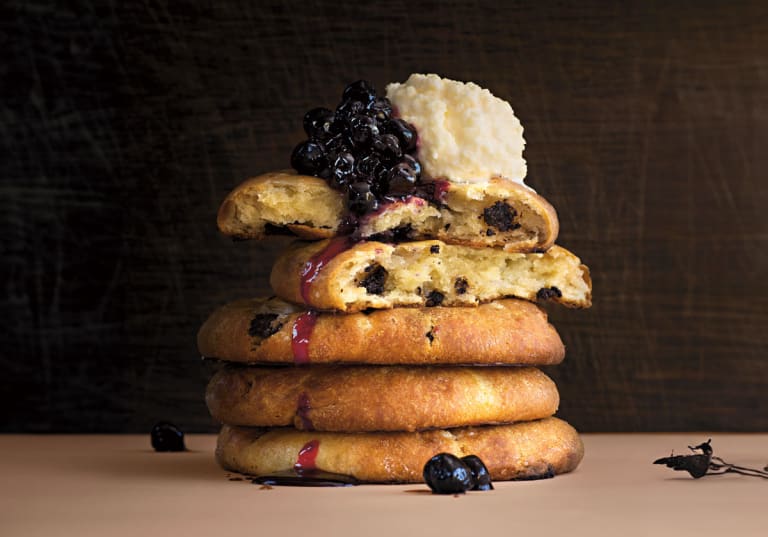 Scones med choklad och aroniasylt.