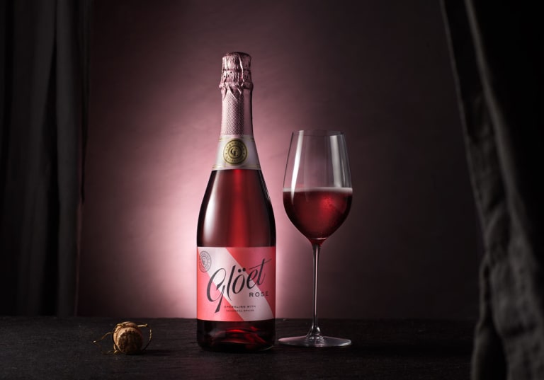 Glöet Rosé sparkling glögg, lanseras vintern 2023.