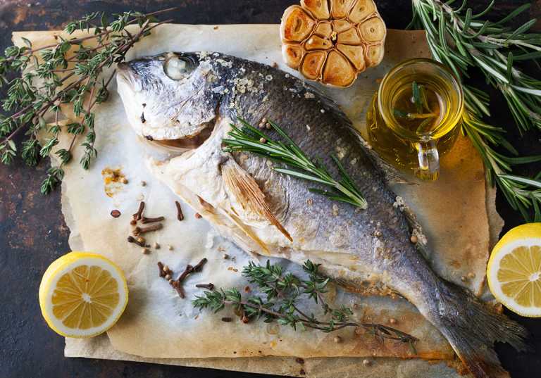 Grillad fisk med citron och örter
