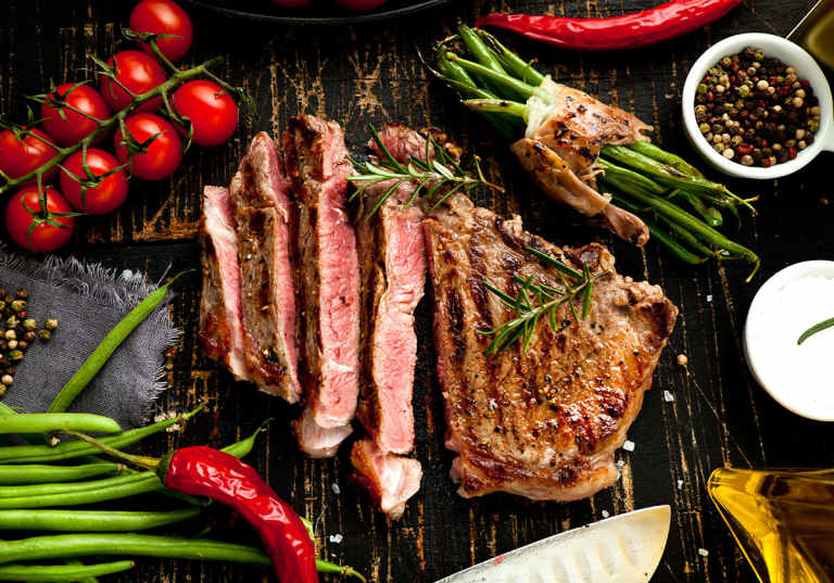 Grillat kött och grönsaker