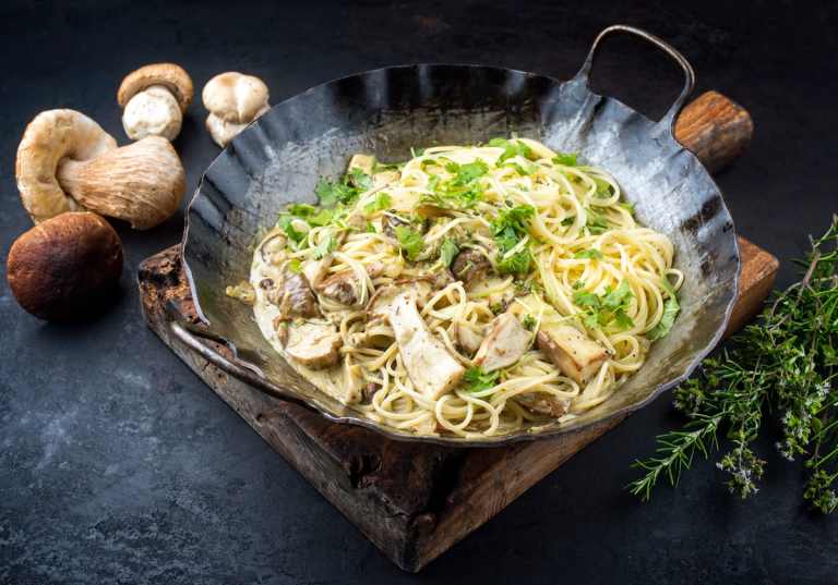 Recept på pasta med karljohansvamp.