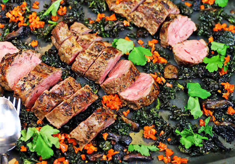 Lammentrecôte med frasig svartkål