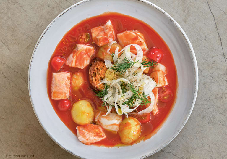 Fisksoppa med tomat- & fänkålssallad