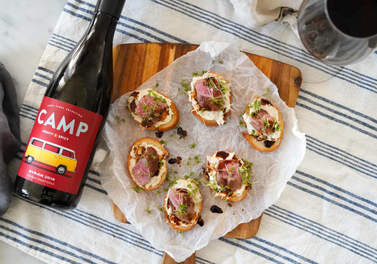 Pintxos med lammfilé och getostkräm.