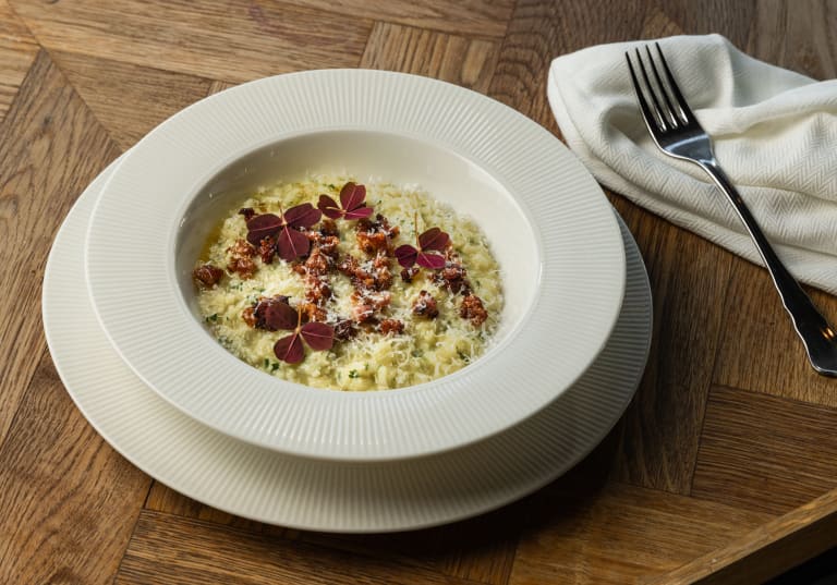 Risotto med karamelliserad lök och parmesan