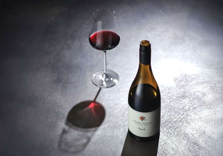 Vinprovning i Norrköping med viner av syrah.