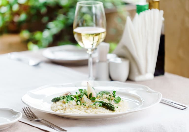 Risotto med sparris och vitt vin.