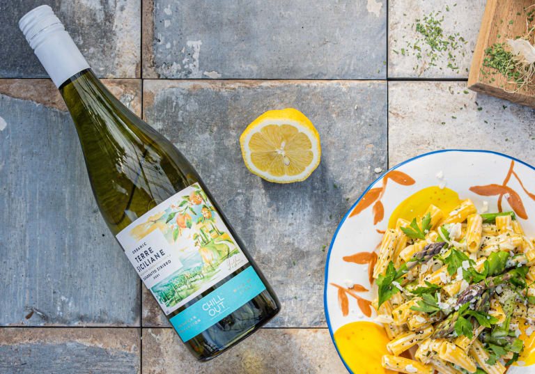 CHILL OUT Terre Siciliane Catarratto Zibibbo Organic med pasta och citron