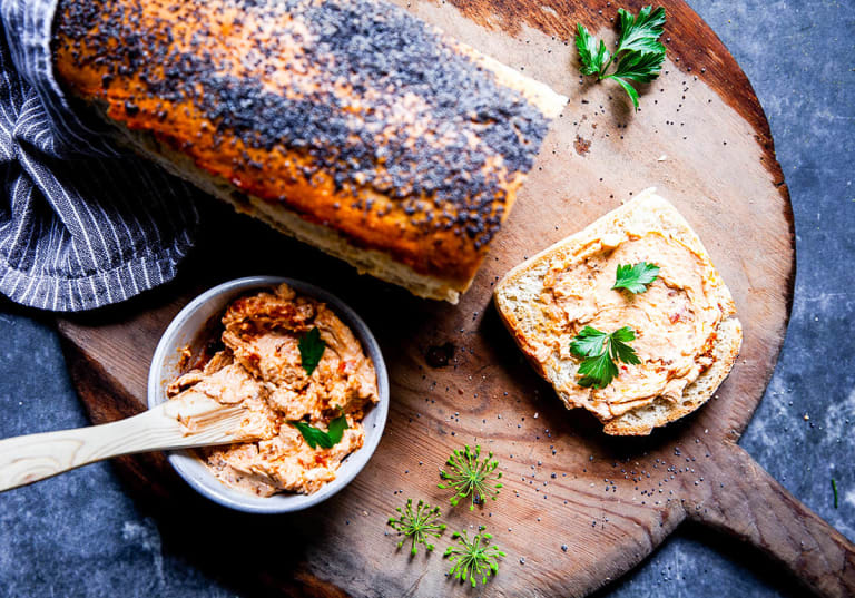 Rostat bröd med färskoströra