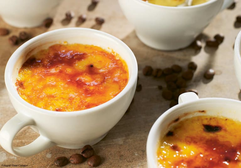 Crème brûlée i kaffekoppar