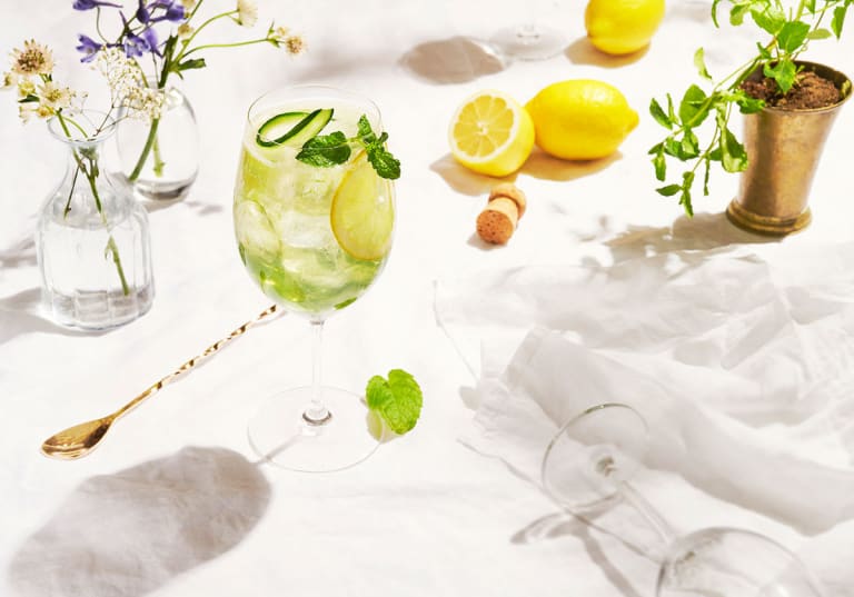 Drinken Fläderförfriskaren med Explorer Gin