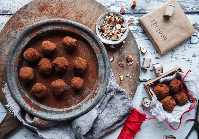 Tryffel med cognac, nougat och hasselnötter