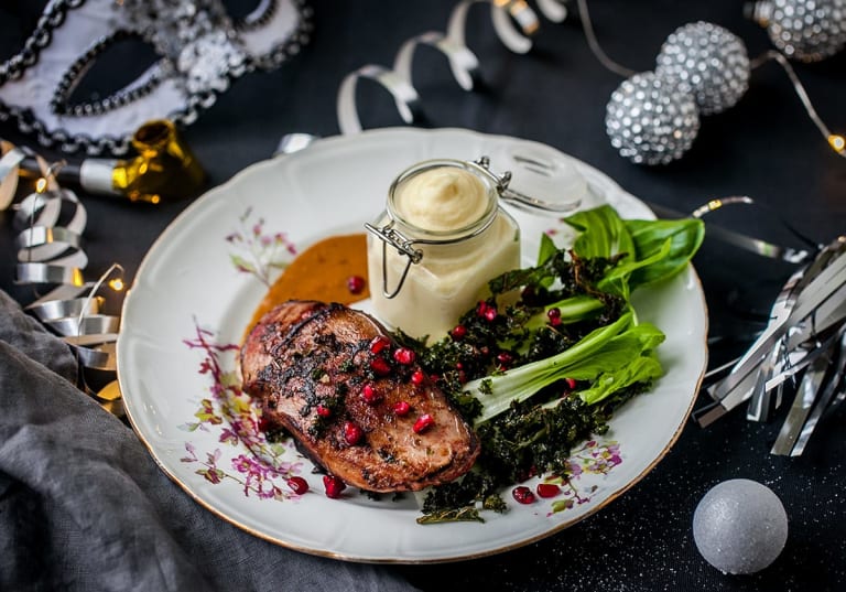 Lammytterfilé med rotsakspuré smaksatt med tryffel och friterad grönkål