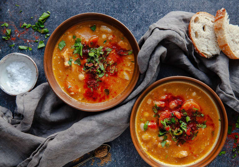 Den argentinska grytan Locro med butternutpumpa