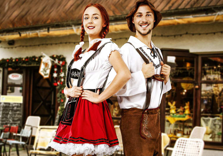 Par i lederhosen och dirndl