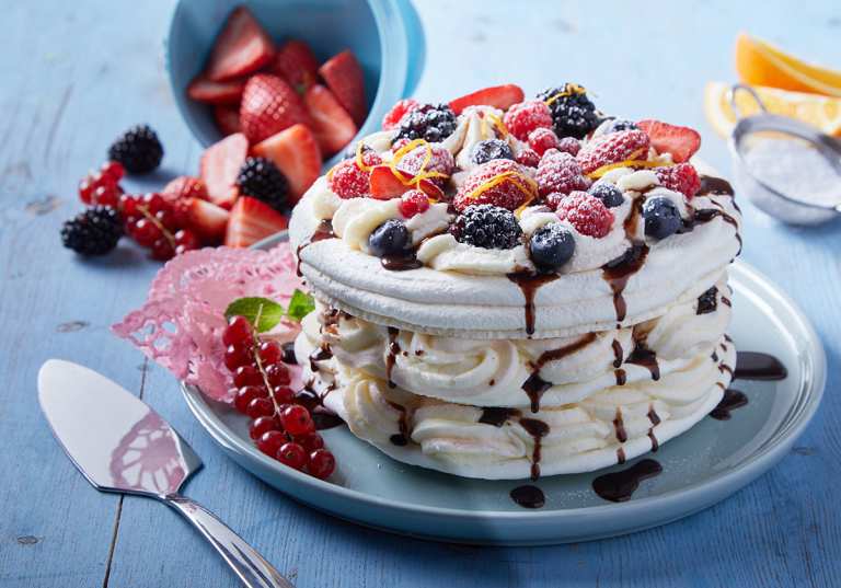 Pavlova - historisk marrängtårta och efterrätt