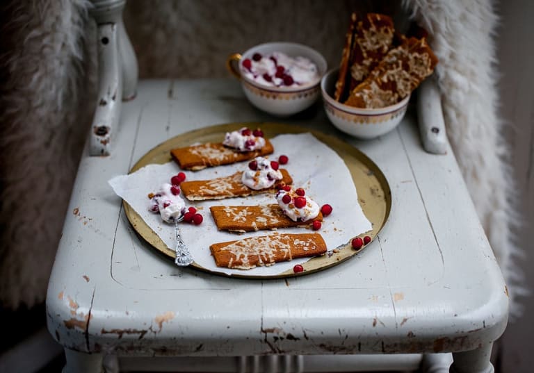 Pepparkakssticks med lingoncrème