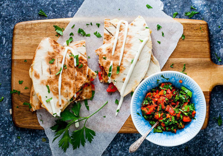 Quesadillas med sallad på vattenmelon.