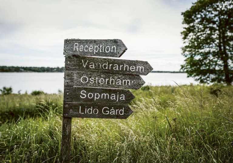 Vägskyltar i Stockholms skärgård