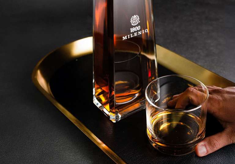 1800 Milenio med glas
