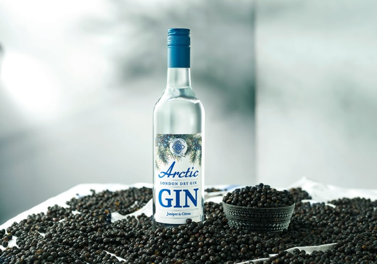 Arctic Juniper & Citrus London Dry Gin bland enbär