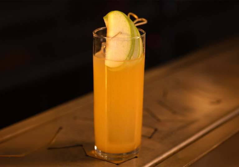 Drinken Firebapple med Fireball