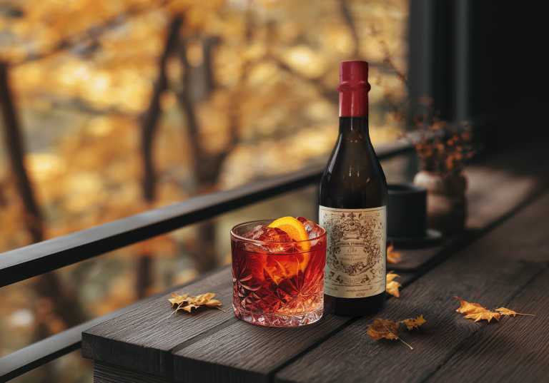 Negroni med Antica Formula i höstig miljö