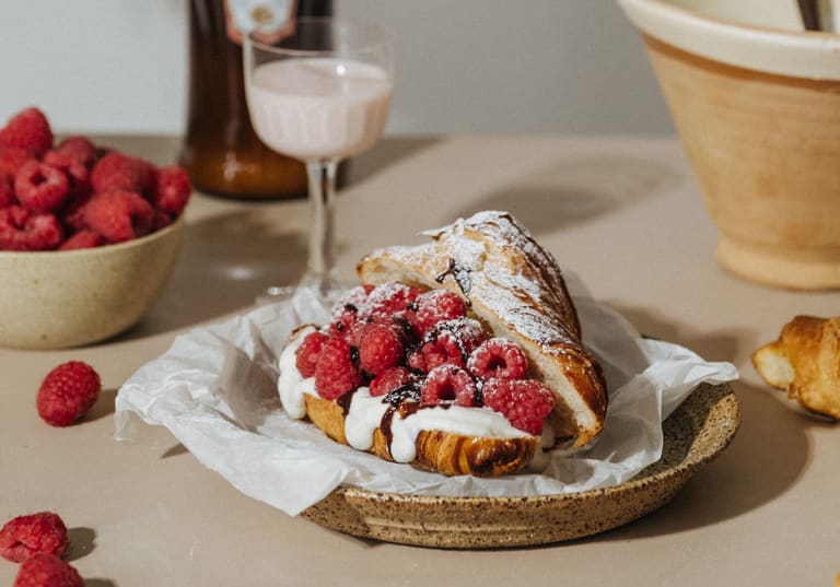 Croissant med Amarula, hallon, choklad och ricottakräm