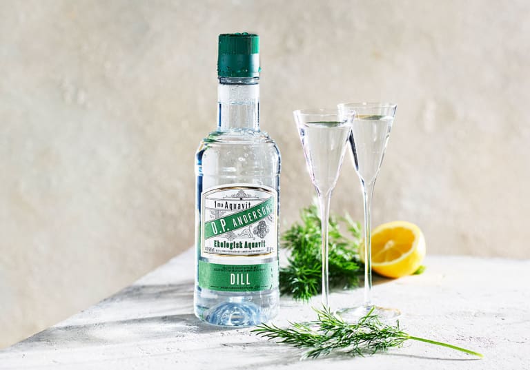 O.P. Anderson Dill Aquavit med två glas