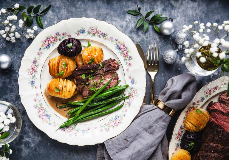 Viltstek med hasselbackspotatis och haricots verts