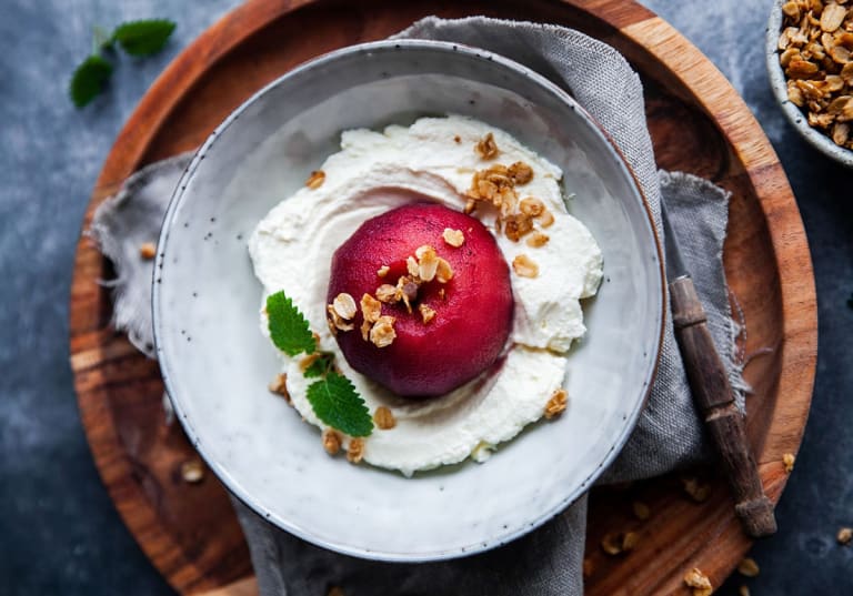 Vinkokt äpple med mascarponekräm