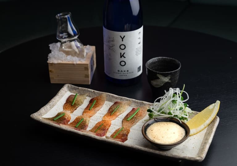  YOKO Sake Junmai Daiginjo med sashimi