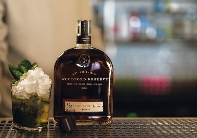 Mint Julep bourbondrink med Woodford Reserve folk o folk