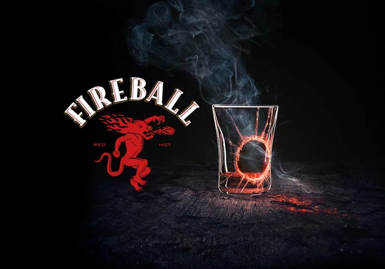 Fireball logga med glas