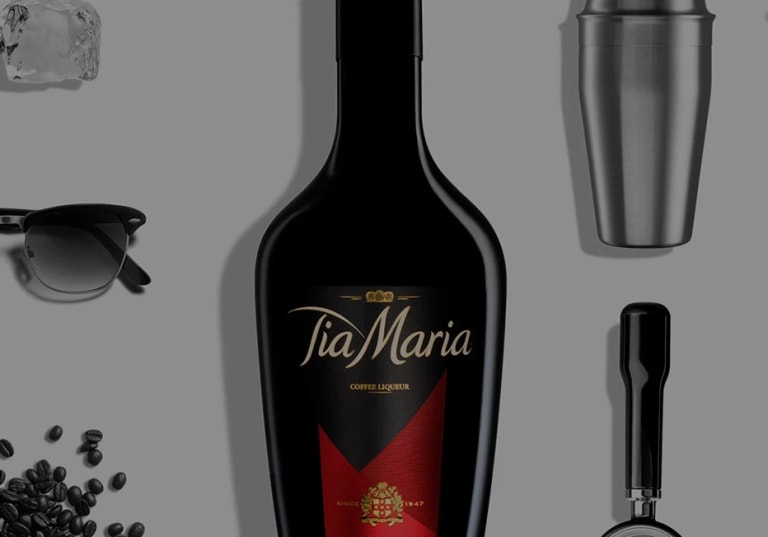 Tia Maria flaska med prylar