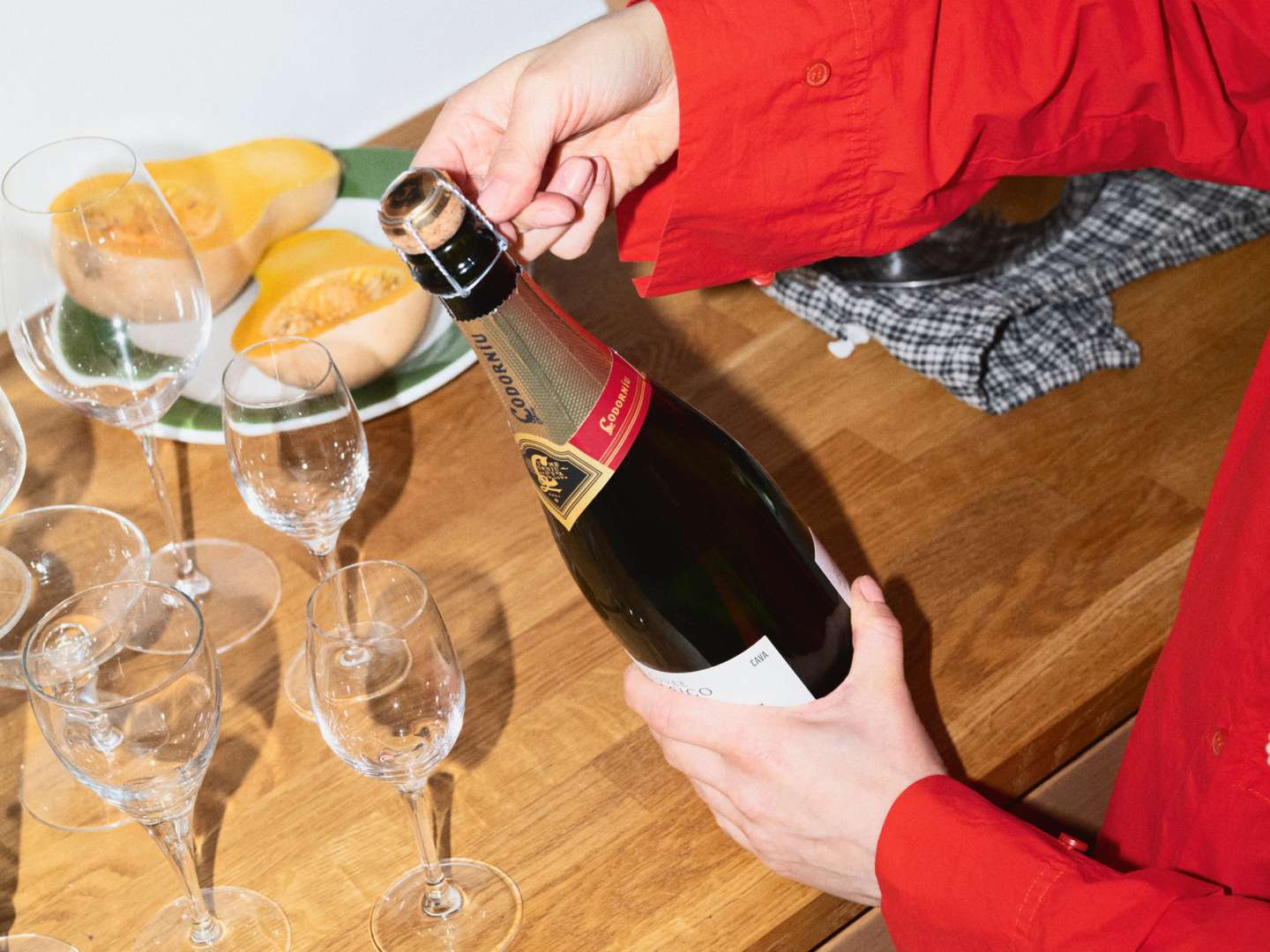 Kuohuviinipullon_avaaminen