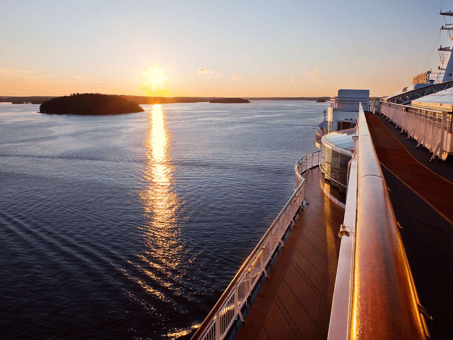 Kryssning med solnedgång