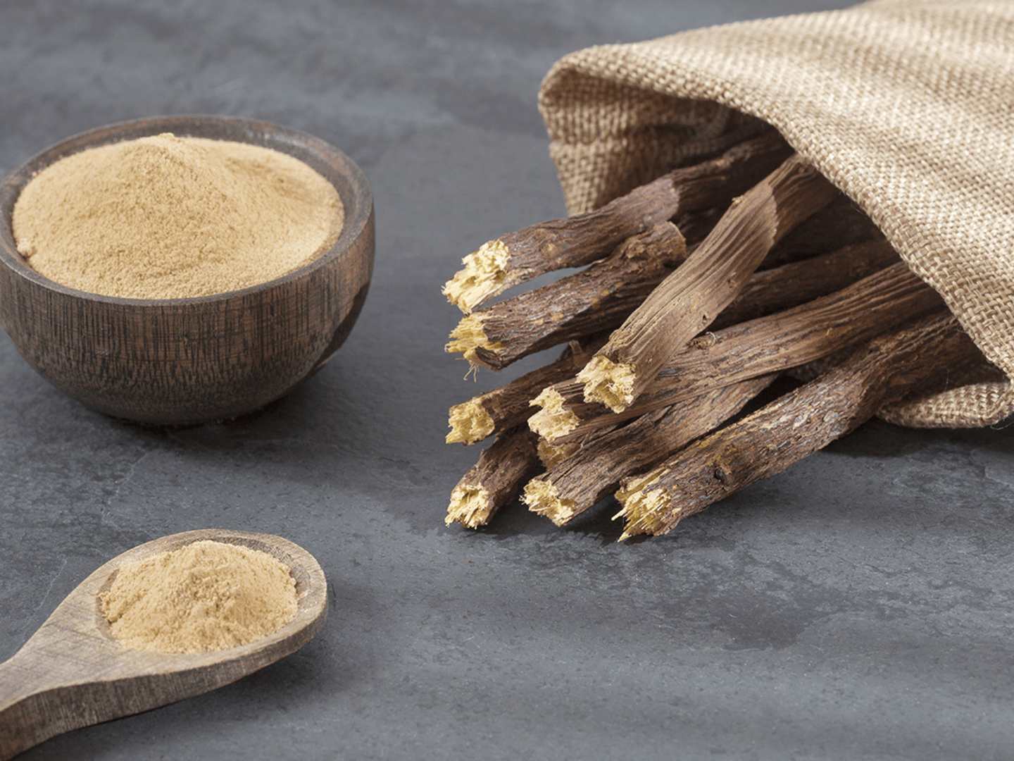 Lakrits som rot och pulver