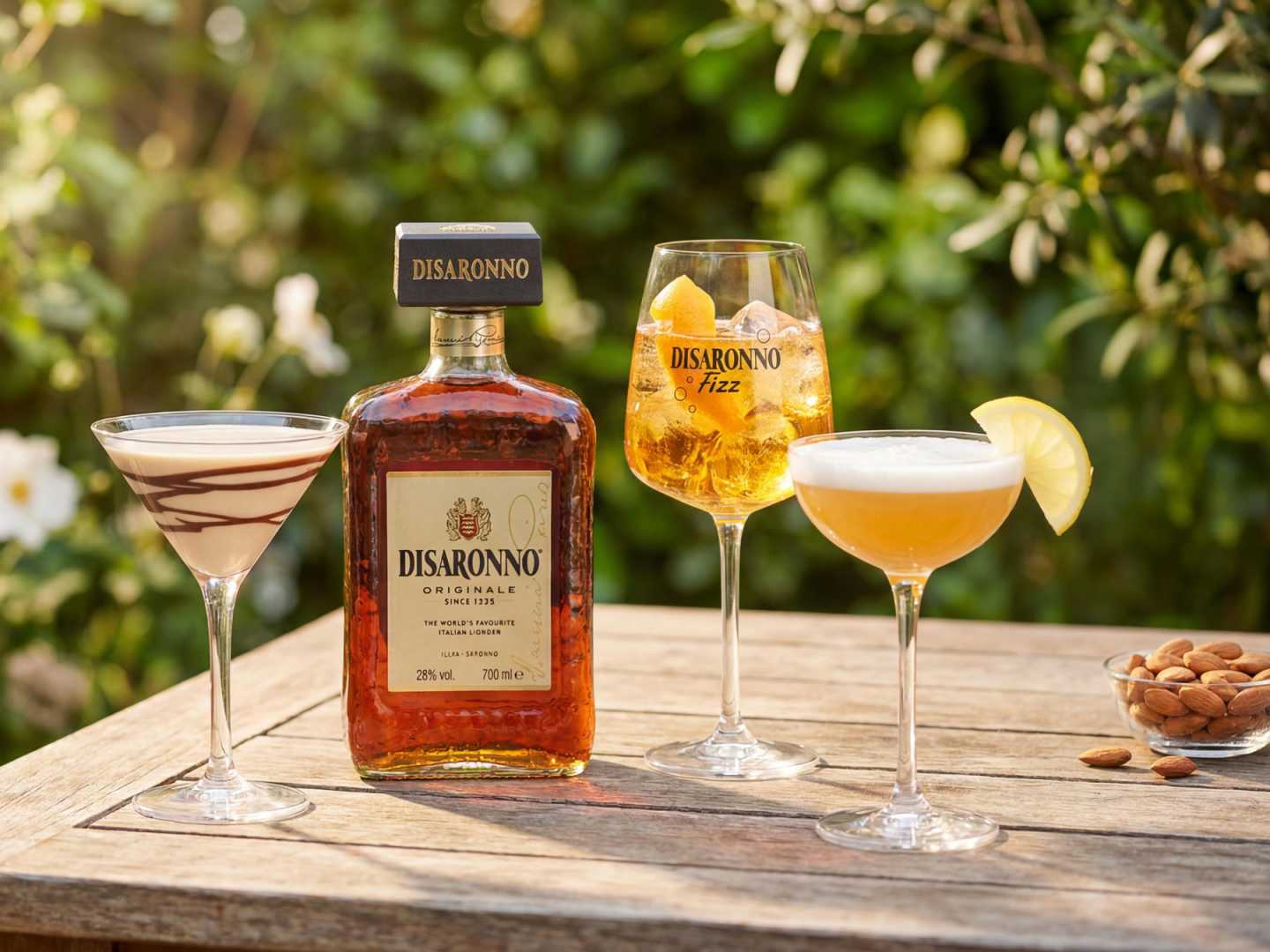 Drinkar med Disaronno.