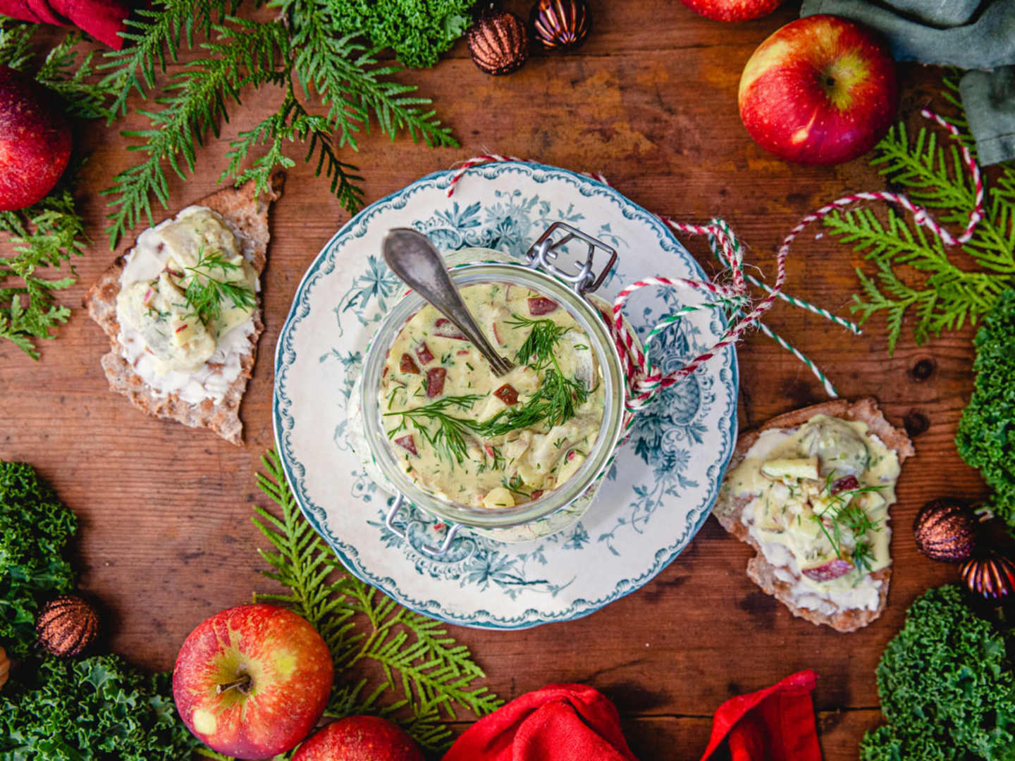 Sill med curry och äpple.