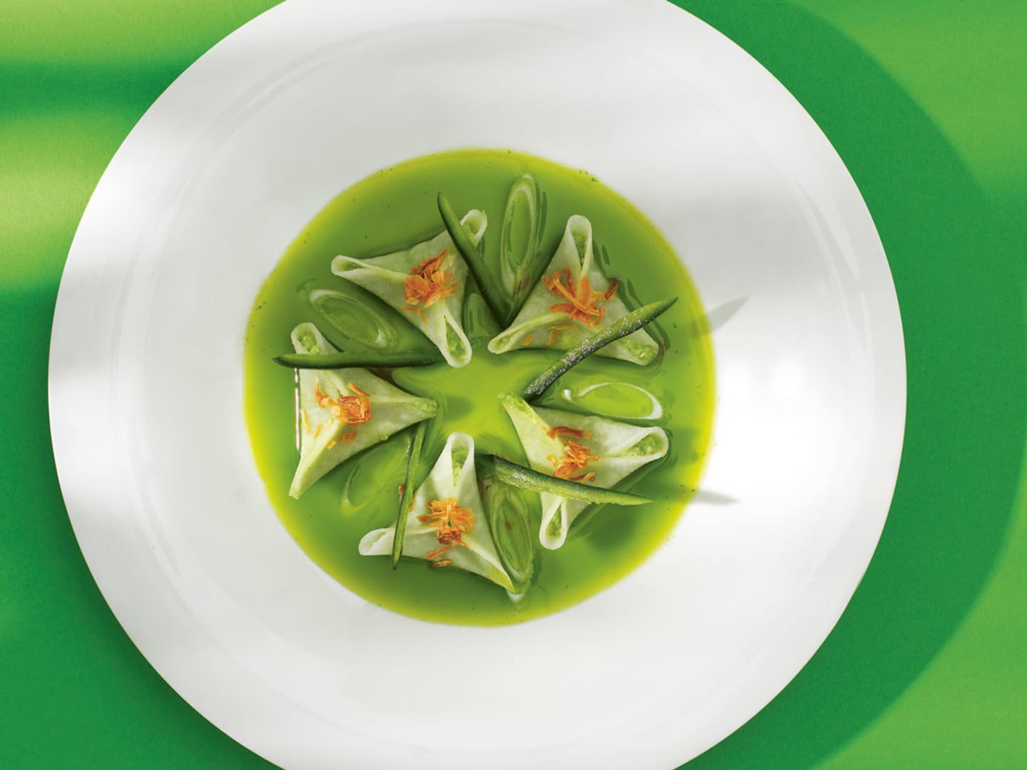 Dumpling med kålrabbi och syrlig räka.