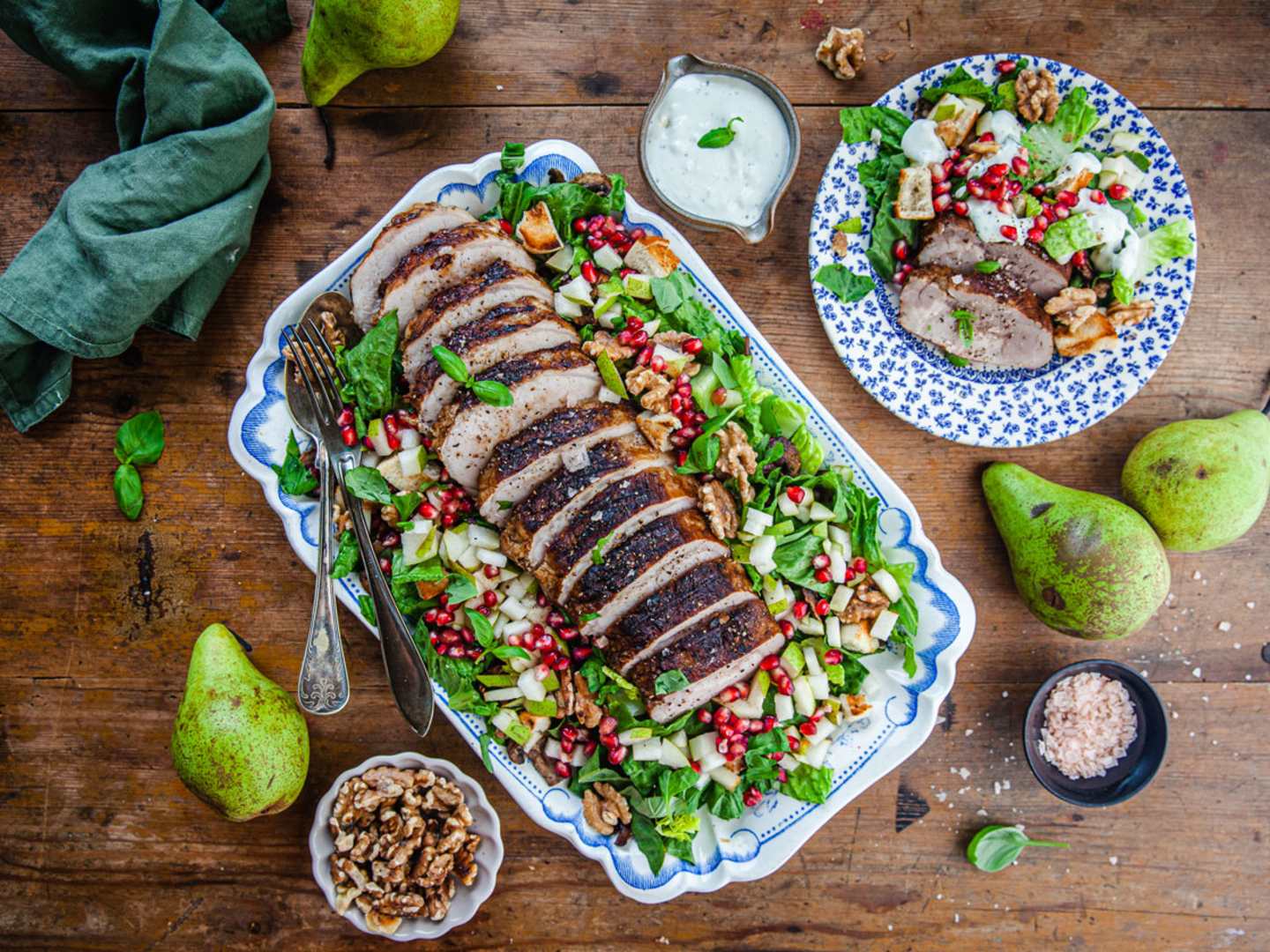Fläskfilé med blue cheese-dressing och päronsallad.