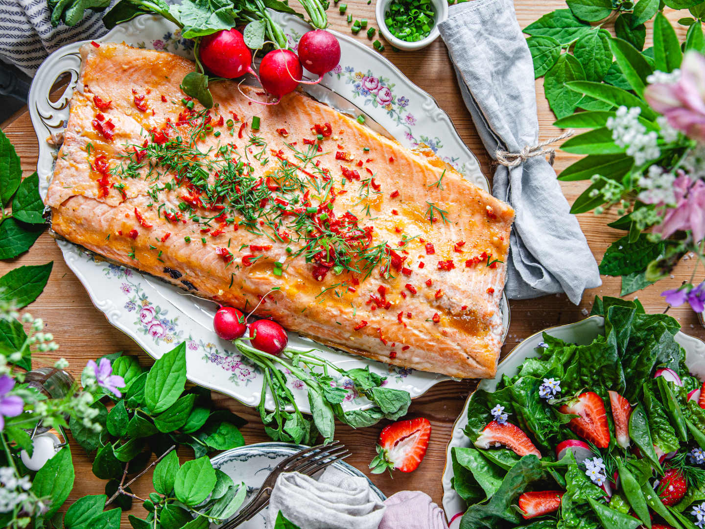 Grillad laxsida med sommarsallad