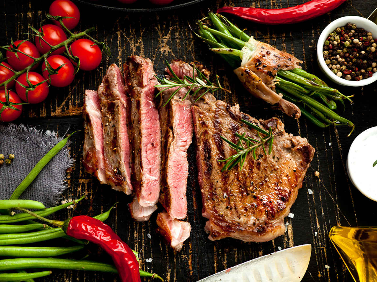 Grillat kött och grönsaker