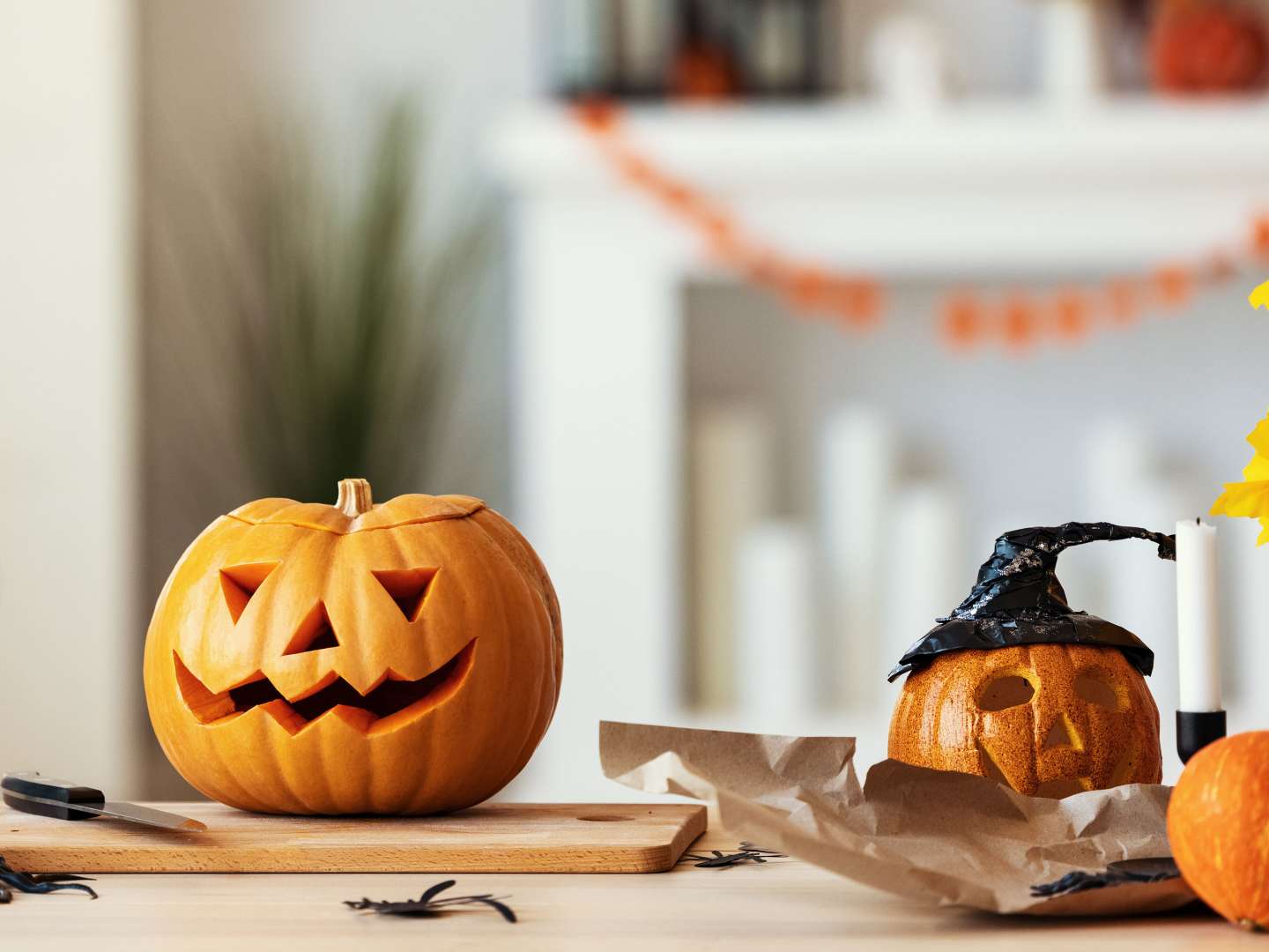 Halloween med karvade pumpor.