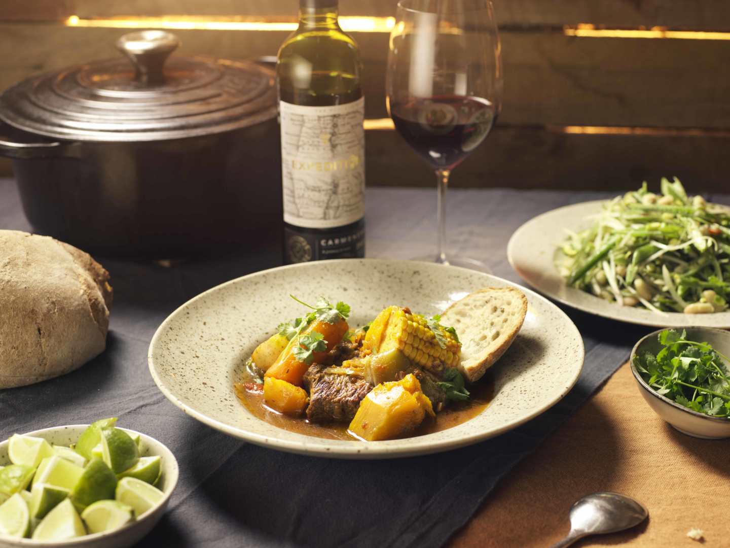 Cazuela med hjort och bönsallad.